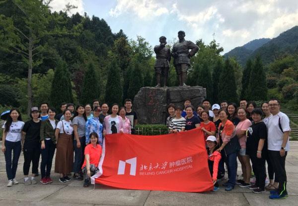 全国道德模范林秀贞到衡水菜鸟书画院参观指导